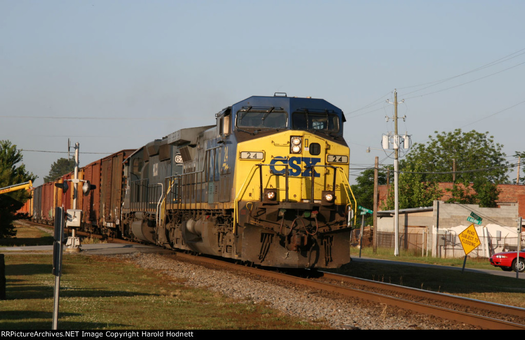 CSX 24 leads train Q408 northbound
